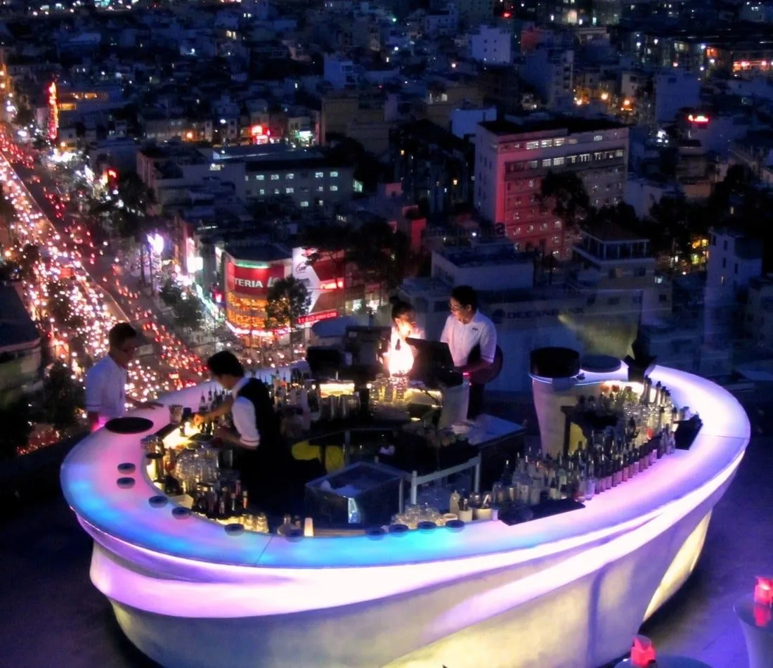 011-copy-1 Tầm nhìn panorama thành phố từ các nhà hàng rooftop Quận 1