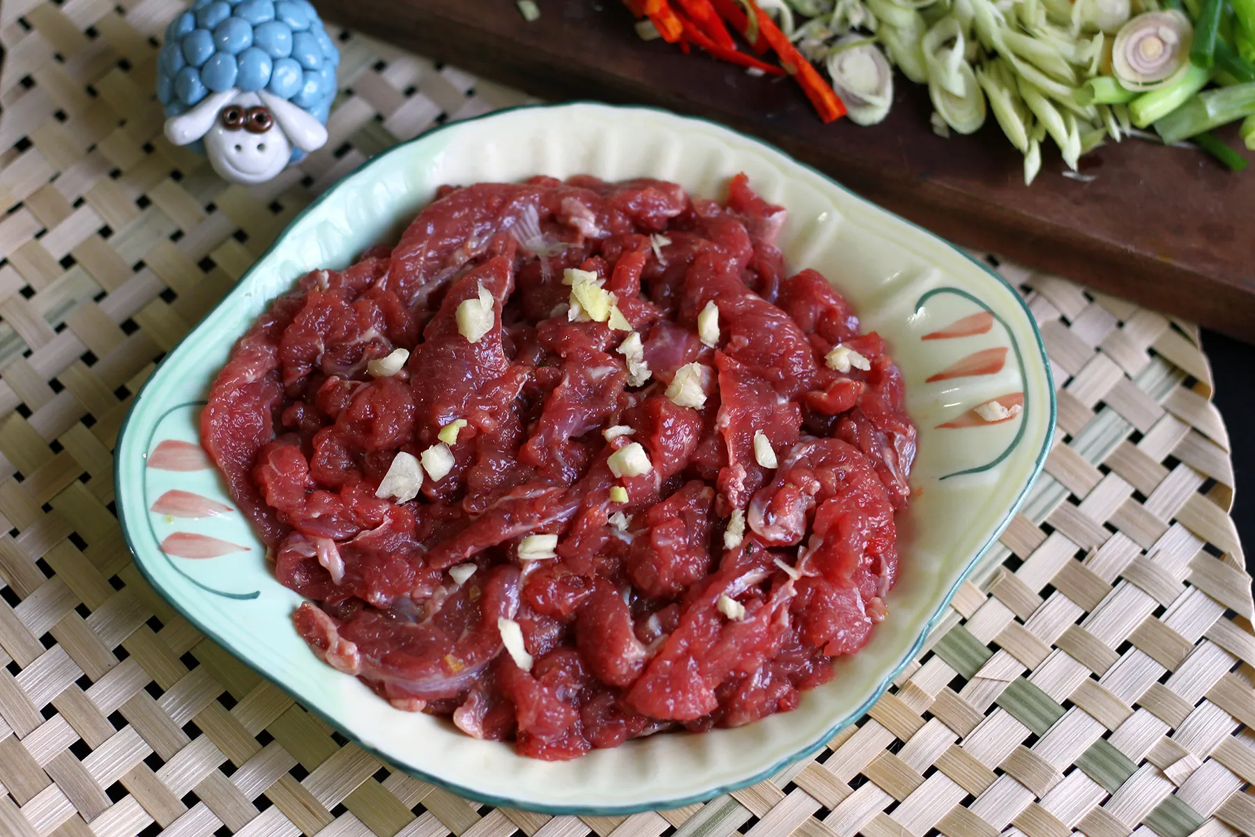 1413-1664442768-min Thịt bò tươi ngon được tuyển chọn kỹ lưỡng là linh hồn của món lẩu bò nhúng dấm