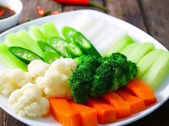 Rau củ luộc thập cẩm giữ được màu sắc tươi tắn và độ giòn tự nhiên