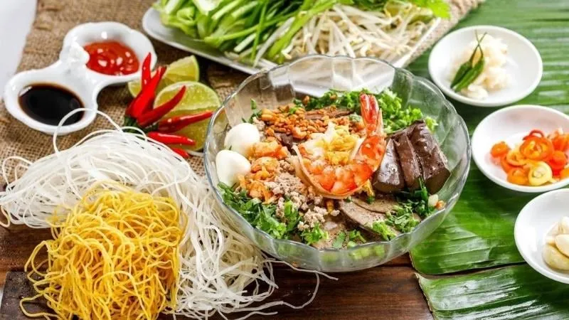 Hủ tiếu Nam Vang  món ăn nước nóng hổi lý tưởng cho đêm khuya