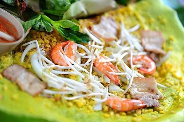 20190108130216 Phần nhân bánh xèo phong phú với tôm thịt và các loại ngũ cốc tạo nên vị ngọt tự nhiên