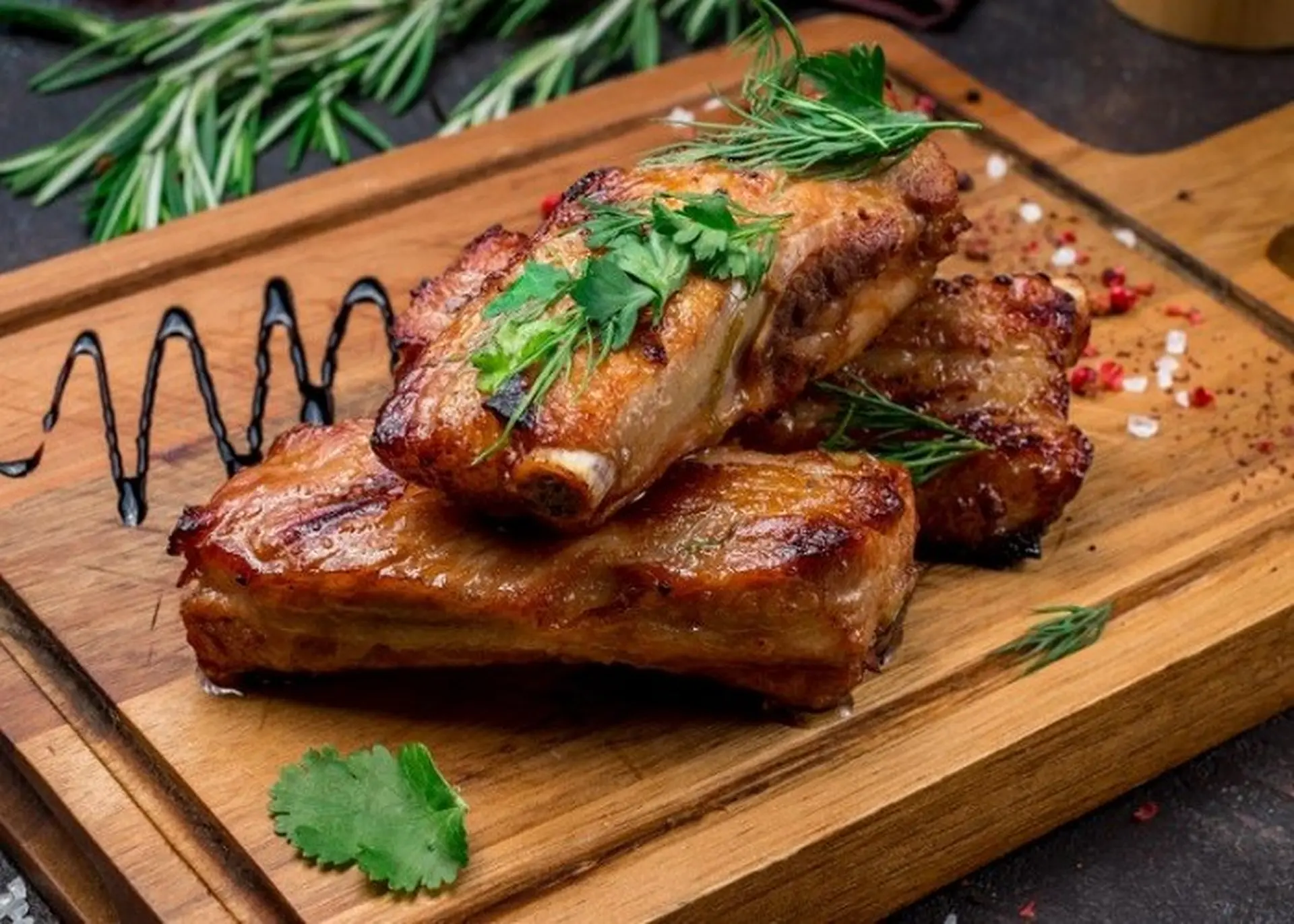 Sườn nướng  linh hồn tạo nên sức hấp dẫn khó cưỡng của cơm tấm Quận 1