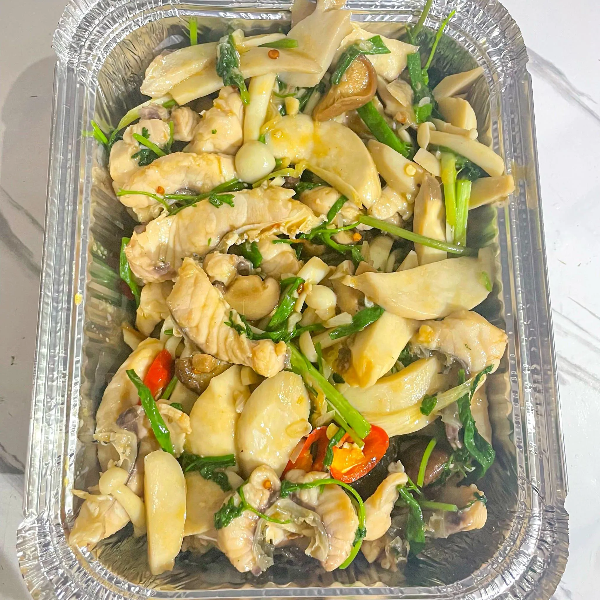 Lựa chọn nguyên liệu tươi ngon là bước quan trọng đầu tiên