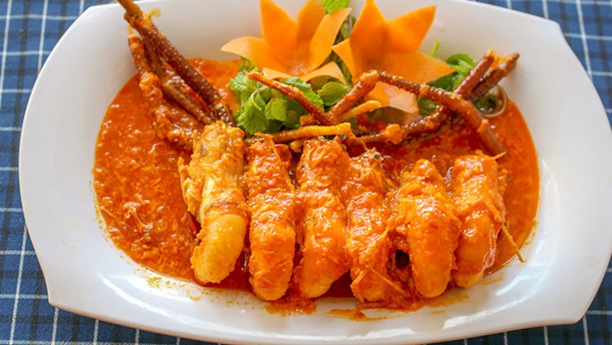 Nguyên liệu tôm tươi và trứng muối là yếu tố then chốt cho món ăn
