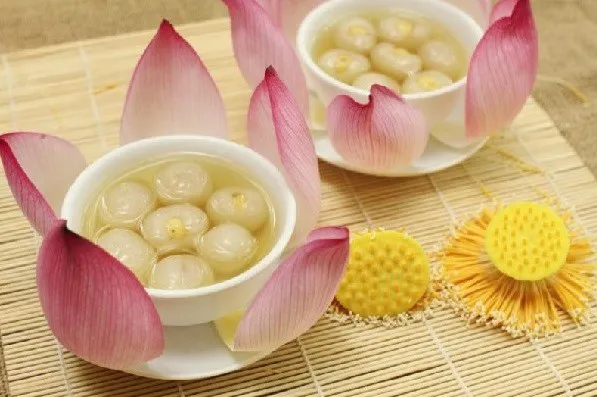 Nước chè trong vắt là tiêu chuẩn của một bát chè đạt chất lượng