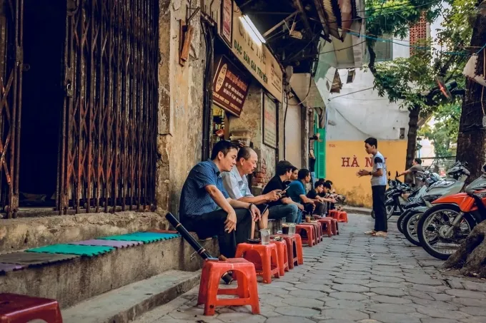 Không gian cà phê vỉa hè là nơi giao thoa văn hóa và kết nối cộng đồng
