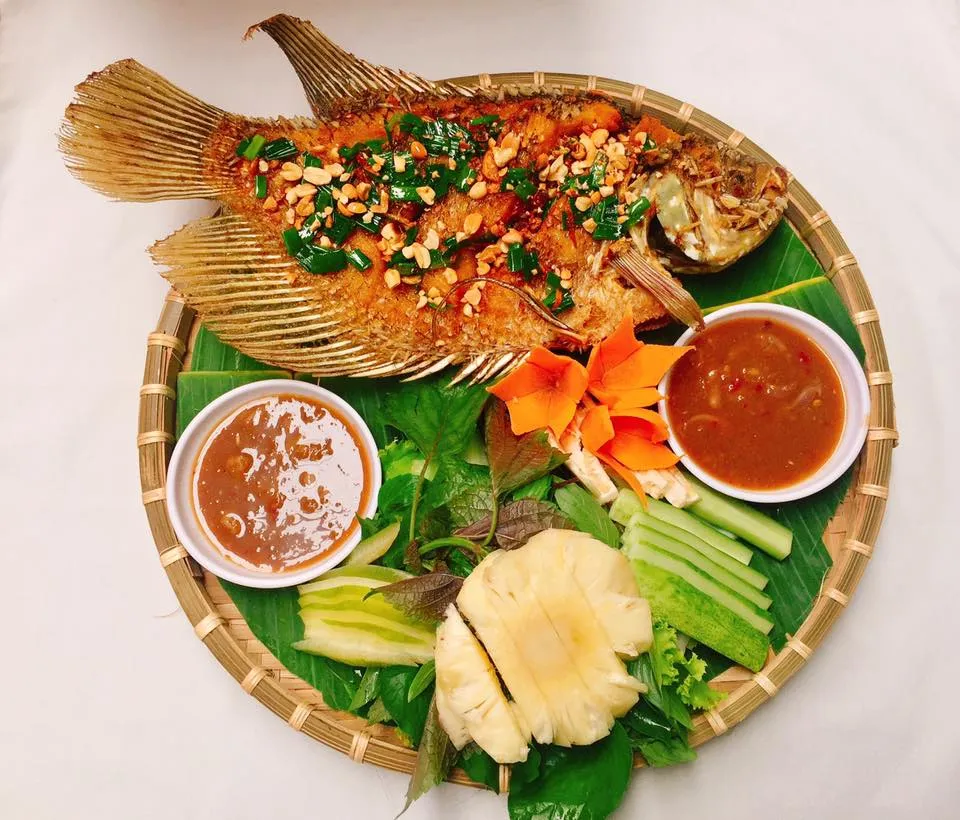Cá Tai Tượng Chiên Xù Cuốn Bánh Tráng Chuẩn Nam Bộ  Tinh hoa ẩm thực vùng sông nước Cửu Long