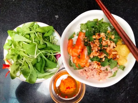 Mì Quảng trộn khô  Một biến tấu đầy sáng tạo và đậm đà hương vị truyền thống