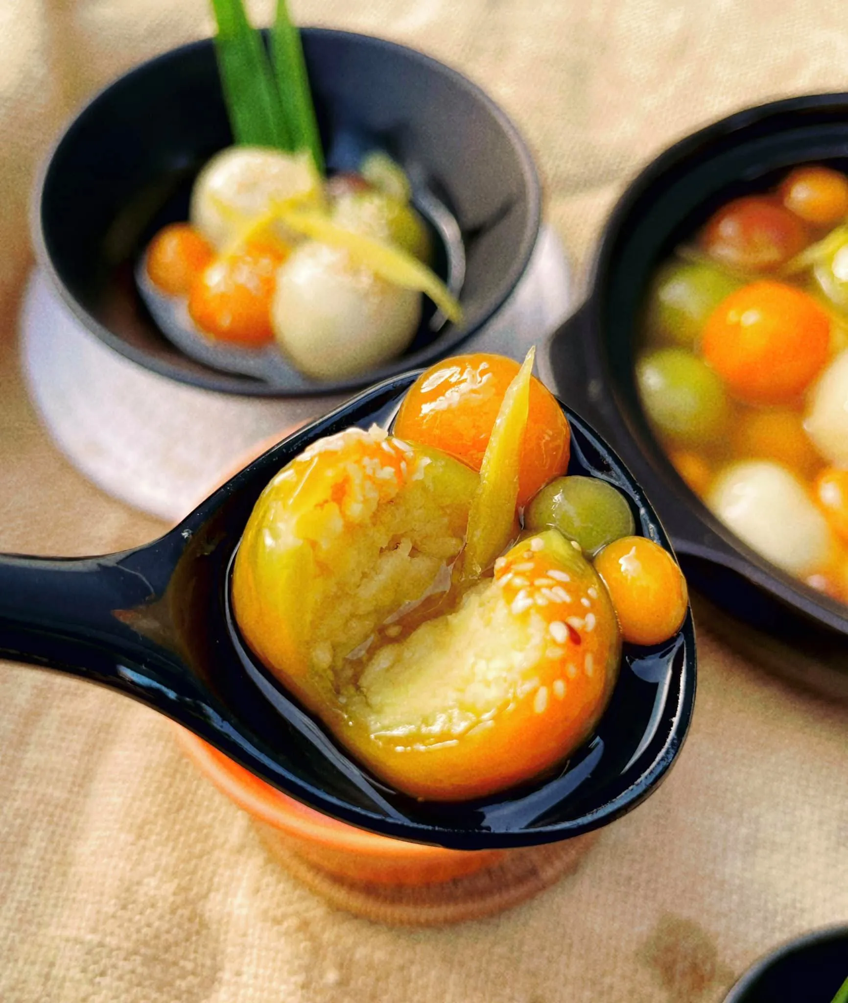 Món chè trôi nước ngũ sắc nhựa cây tự nhiên đẹp mắt mang đậm nét văn hóa truyền thống