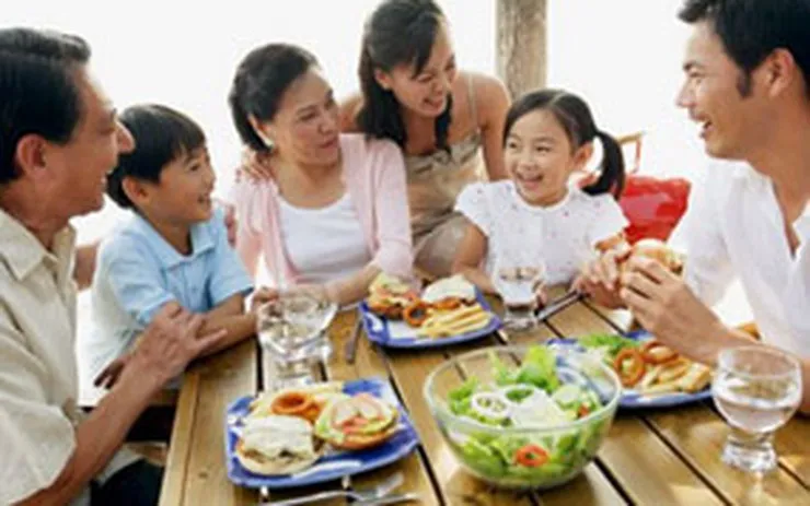 Không gian ấm cúng tại một nhà hàng thân thiện với trẻ em tại trung tâm Quận 1
