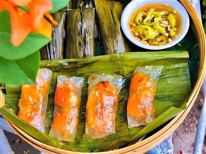 Quá trình hấp bánh đòi hỏi sự chính xác về thời gian để vỏ bánh đạt độ trong và dai
