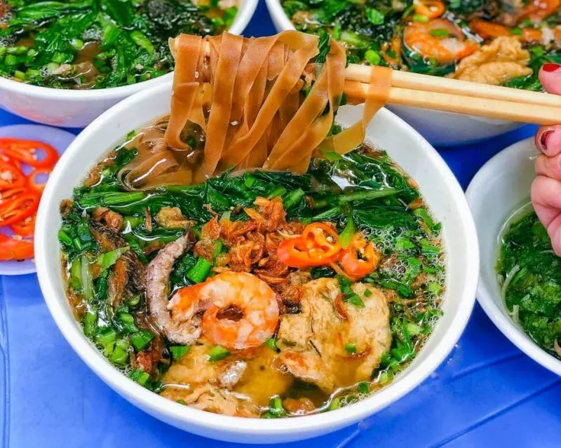 banh-da-cua-hai-phong-nguyen-van-khoi-1229849-1 Không gian thưởng thức bánh đa cua chuyên nghiệp và ấm cúng tại trung tâm thành phố