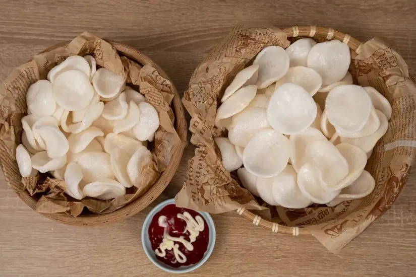 Lựa chọn loại bánh phồng tôm có hàm lượng tôm cao để đảm bảo độ ngon và mùi thơm