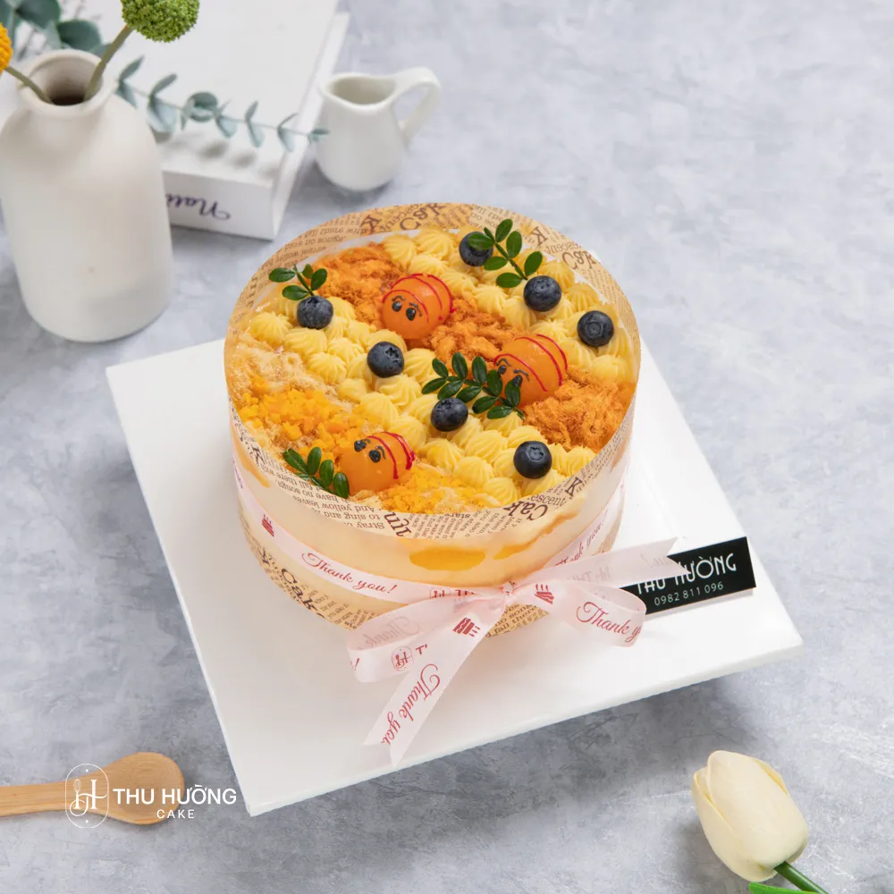 Sự hấp dẫn khó cưỡng của món bánh bông lan trứng muối kẹp phô mai với lớp sốt vàng óng