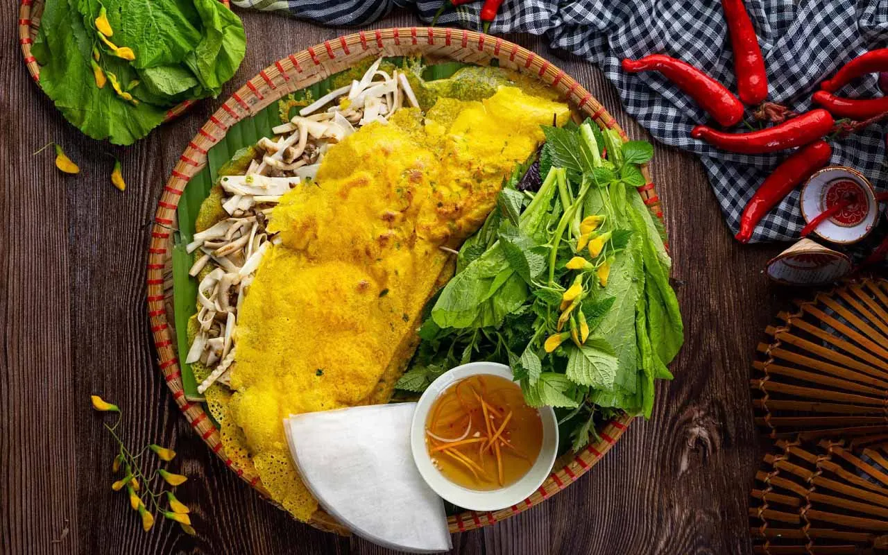 banh-xeo-u-u-mien-tay-_601703848550-1 Bánh xèo miền Tây với màu vàng bắt mắt và mẹt rau rừng đa dạng là nét đặc trưng của ẩm thực Nam Bộ