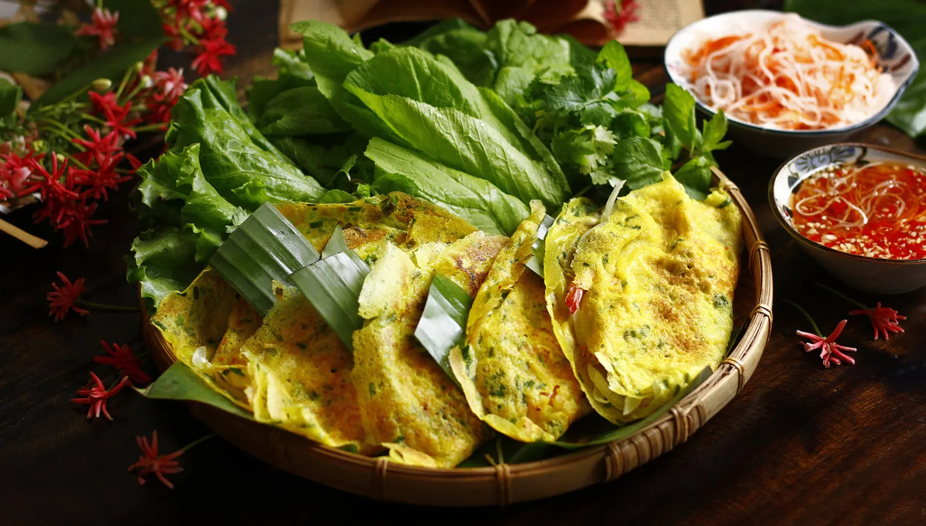 Hướng dẫn tận tình cách thưởng thức món ăn giúp khách Tây cảm thấy tự tin và hào hứng hơn