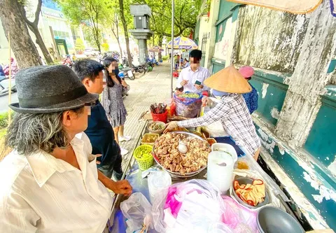 Luôn kiểm tra thực đơn và giá cả trước khi gọi món để có trải nghiệm tốt nhất
