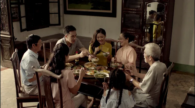 Bữa cơm gia đình  Nơi gìn giữ và truyền dạy những giá trị văn hóa ứng xử quý báu của người Việt