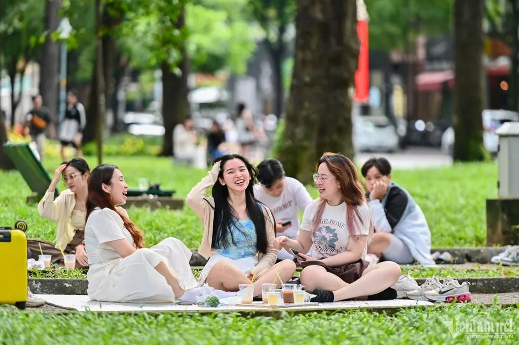 Cà phê bệt  Một nét văn hóa thưởng thức độc đáo ngay sát Nhà Thờ Đức Bà