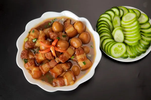 Nồi thịt kho tàu trứng cút đậm vị xưa gợi nhớ hương vị Tết đoàn viên và sự sum vầy