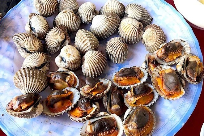 cach-lam-sach-so-huyet-1 Sơ chế sò huyết kỹ lưỡng là bước quan trọng để món ăn không bị sạn cát