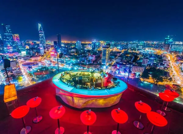 chill-skybar-600-1 Tầm nhìn panorama lung linh từ Chill Skybar Nơi chứng kiến những lời thề nguyện