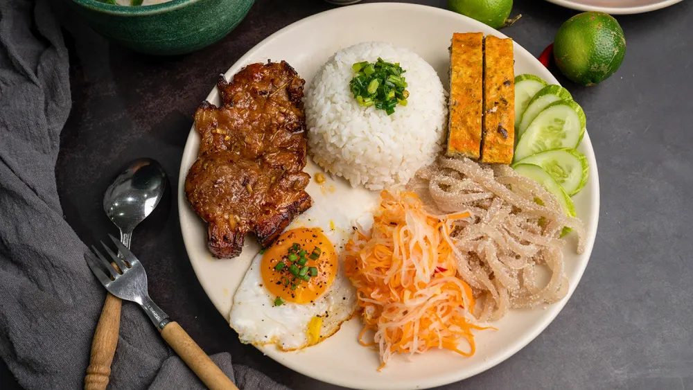 com-tam-suon-bi-cha-2 Sự kết hợp hoàn hảo giữa sườn bì chả và cơm tấm tạo nên sức hút khó cưỡng