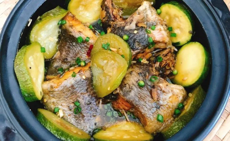 Thành phẩm món cá rô kho bầu với màu sắc bắt mắt và hương thơm quyến rũ