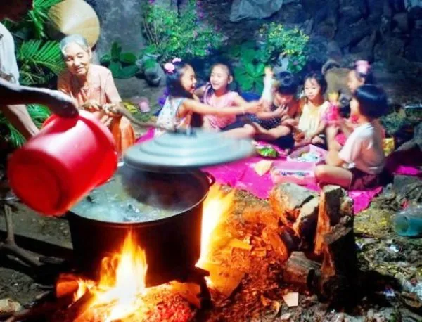 Kỹ thuật luộc bánh quyết định độ xanh mướt và hương vị của thành phẩm