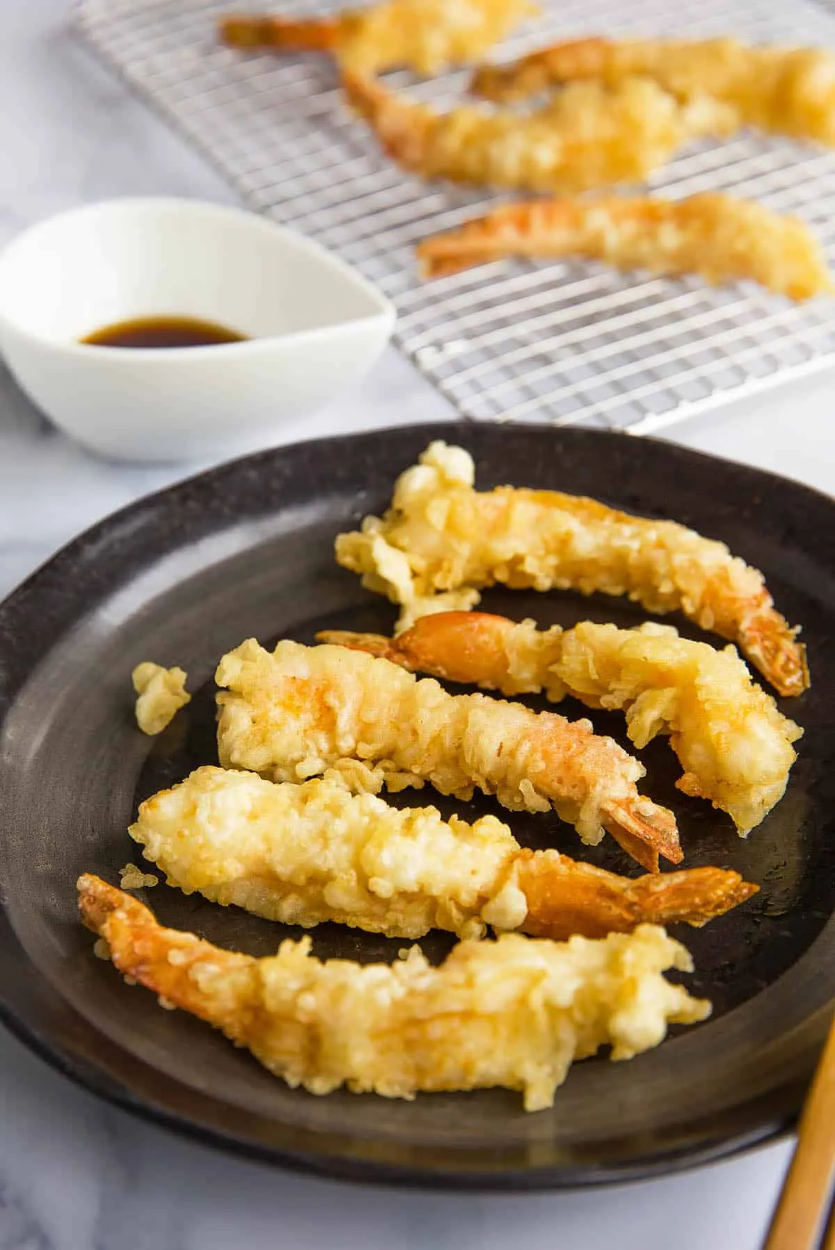 ebi-tempura-l2 Lớp vỏ bột xù nhẹ như mây chính là điểm nhấn thu hút thực khách