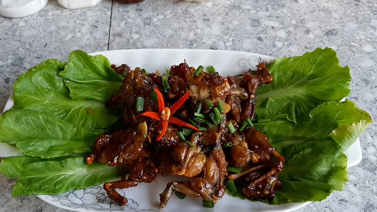 Món Ếch Núp Lá Chanh Lăn Bột Giòn Rụm Ngày Mưa Dầm là lựa chọn hoàn hảo cho bữa cơm gia đình