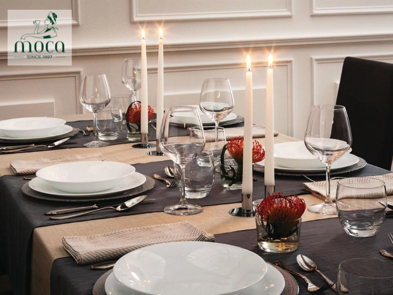 eudw92auv6axssxgv0k1u0875osh_fine-dining-table-setting-1 Không gian sang trọng và đẳng cấp tại một nhà hàng cao cấp chuẩn quốc tế