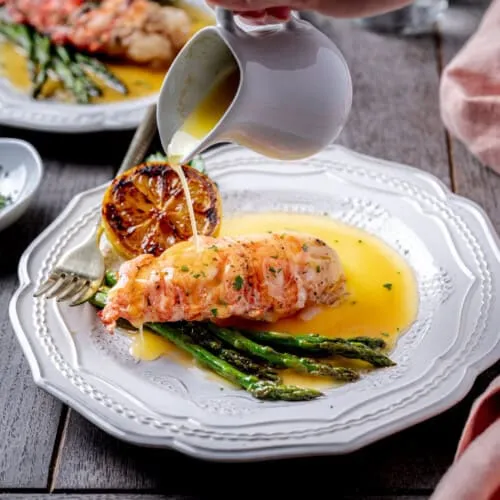 garlic-butter-herb-sous-vide-lobster-with-lemon-beurre-blanc-featured-1-500x500-1 Món Tôm Hùm Alaska Sốt Bơ Tỏi Thượng Lưu mang đến đẳng cấp ẩm thực ngay tại không gian gia đình