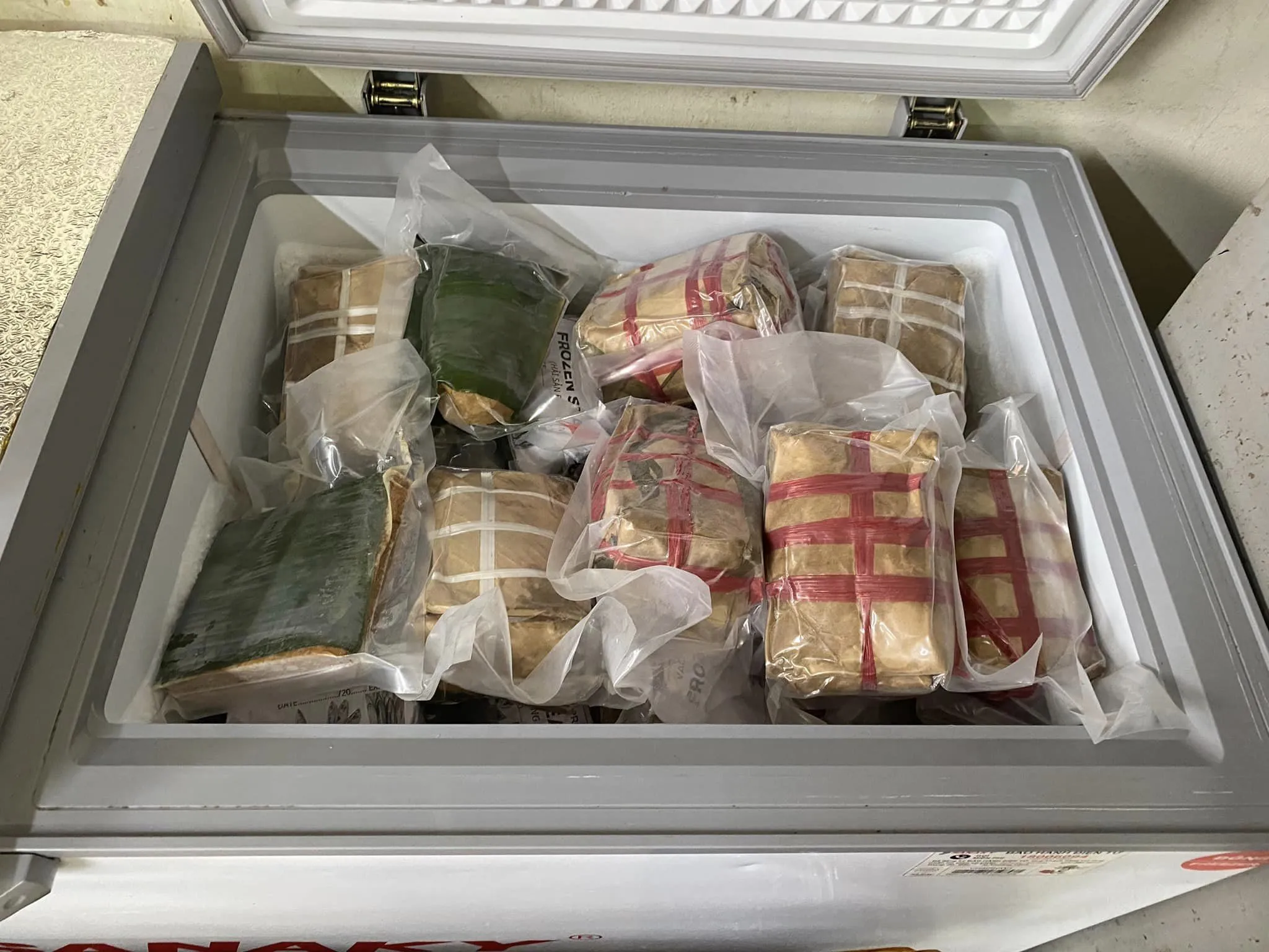 Sử dụng túi hút chân không giúp bảo quản chả lụa bò tươi ngon lâu hơn và giữ trọn hương vị