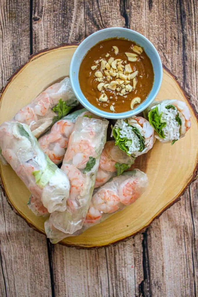 Món gỏi cuốn tôm thịt tươi ngon bắt mắt với đầy đủ các thành phần dinh dưỡng
