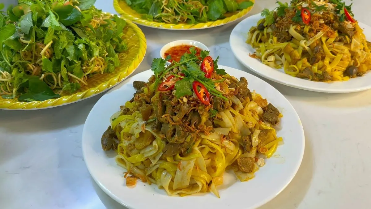 Thành phẩm tô mì Quảng trộn khô đầy đủ sắc  hương  vị