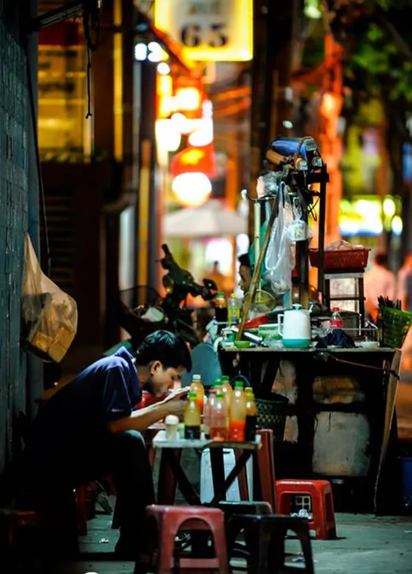 Tiếng lốc cốc của xe hủ tiếu gõ đã trở thành một phần âm thanh không thể thiếu trong tâm khảm người dân Sài Thành