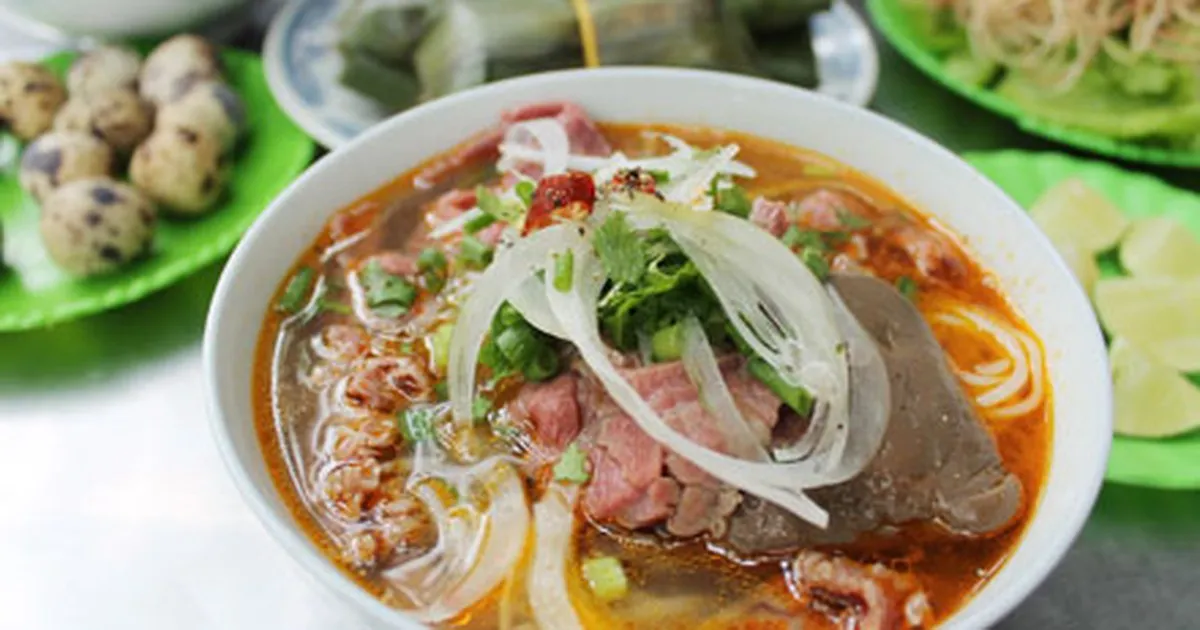 Bún bò Huế  món ăn sáng đậm đà cung cấp năng lượng dồi dào cho ngày mới
