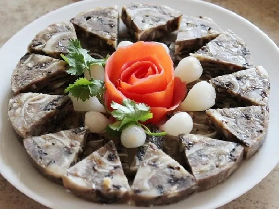 Giò thủ xào hành củ là món ăn mang đậm linh hồn của mâm cỗ Tết cổ truyền miền Bắc