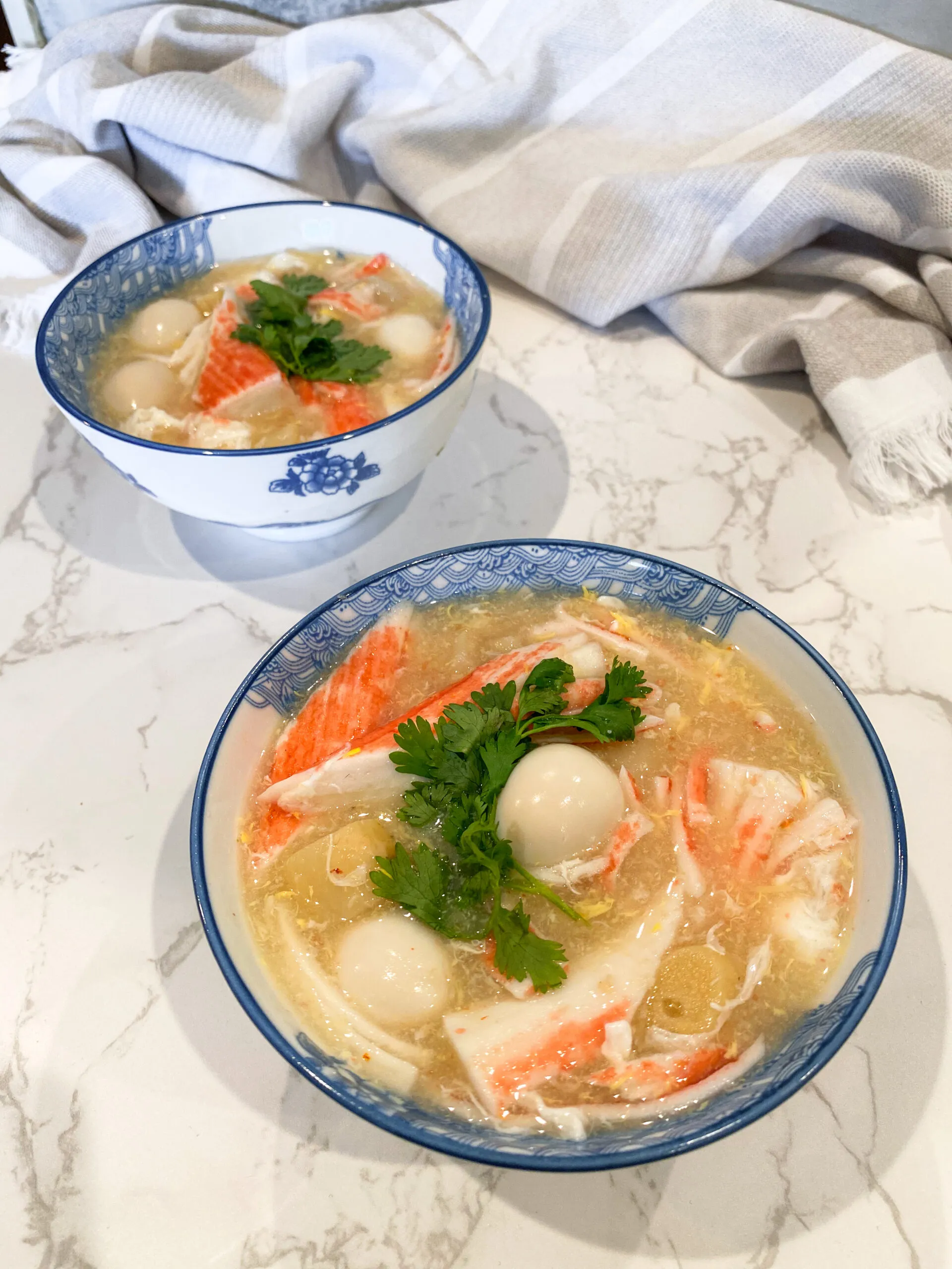Trình bày món soup cua tuyết tinh tế giúp nâng tầm không gian và trải nghiệm bữa tiệc