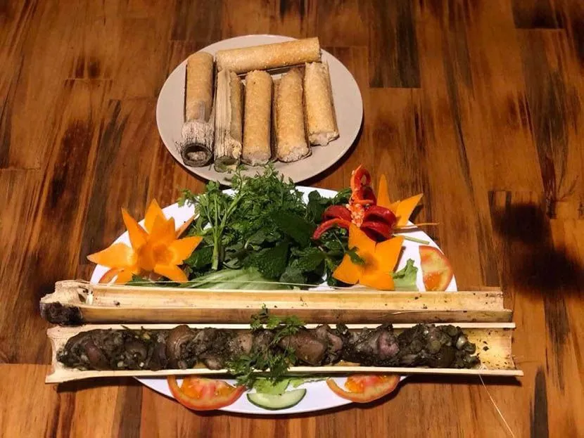 khet-bbq Cơm lam là món ăn giàu năng lượng và đậm đà bản sắc