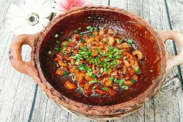 kho-quet-top-mo Nồi mắm kho quẹt đạt độ sền sệt hoàn hảo với màu nâu cánh gián