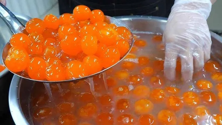 Khử mùi tanh của trứng muối là bước chuẩn bị quan trọng