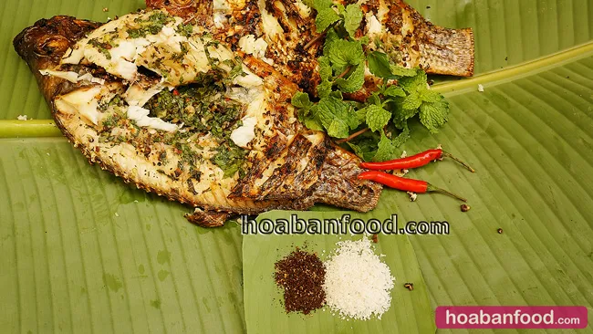 mac-khen-va-ca-nuong-7 Hỗn hợp gia vị đặc trưng tạo nên vị cay tê khó quên của món cá tầm