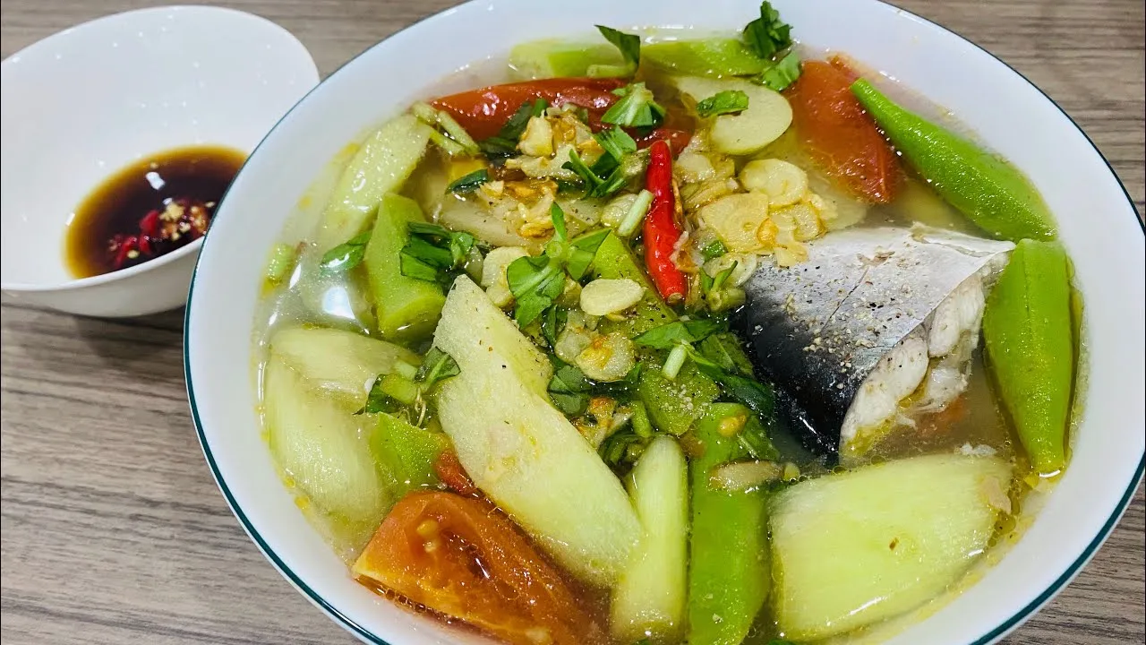 Các loại rau bổi đa dạng tạo nên nét đặc trưng cho canh chua miền Tây