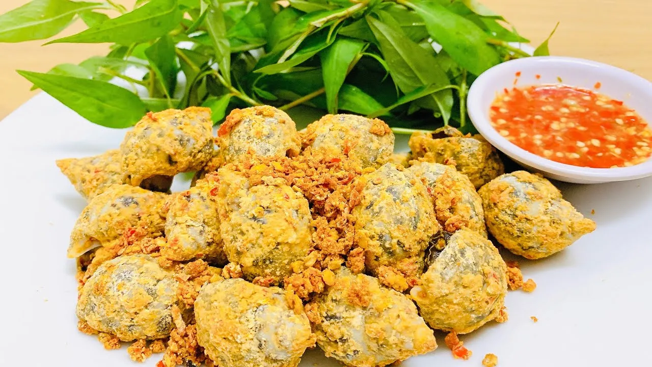 Món ốc hương rang muối tuyết với lớp muối trắng mịn bao phủ đầy hấp dẫn