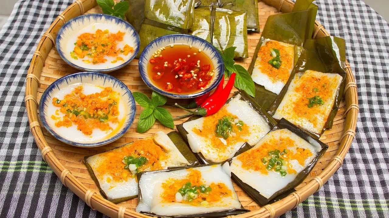 Mâm bánh Huế đa dạng với màu sắc và hương vị đặc trưng