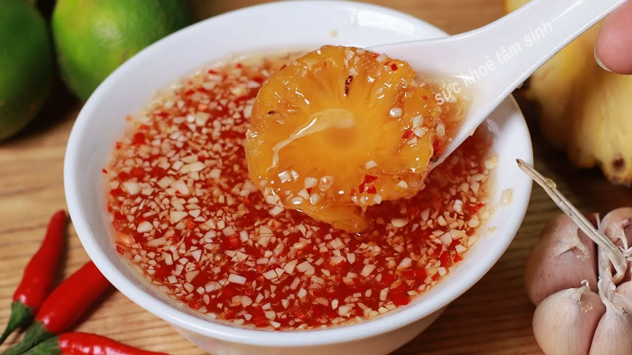 maxresdefault-99 Sự kết hợp hoàn hảo giữa nước mắm kẹo đồ chua và mỡ hành tạo nên vị ngon đúng điệu