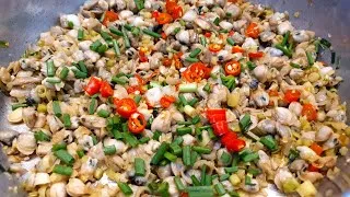 Sự kết hợp hoàn hảo giữa thịt hến đậm đà và đậu phộng bùi béo