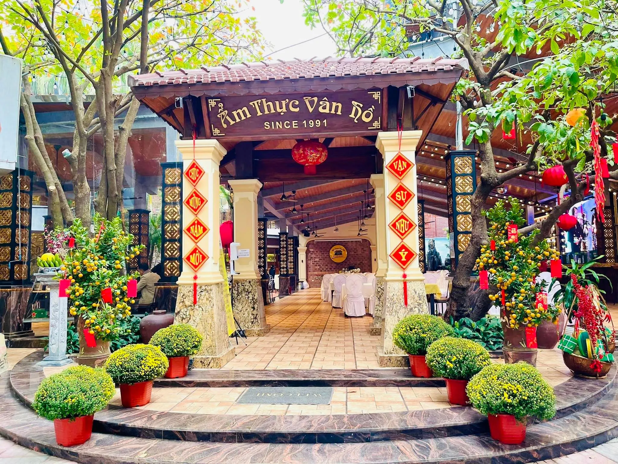 nha-hang-co-cho-de-xe-o-to-rong-rai-tai-trung-tam-ha-noi-3-1 Những nhà hàng có khuôn viên rộng rãi luôn là ưu tiên hàng đầu tại Quận 1